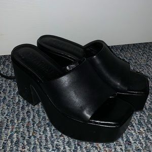 Gianni Bini Open Toed Platform Mules